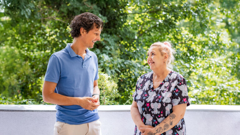 Porträt von Doktor Hannes Graf mit Ordinationsgehilfin - Dr. Hannes Graf, Arzt für Allgemeinmedizin